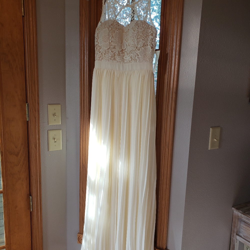 Lace maxi